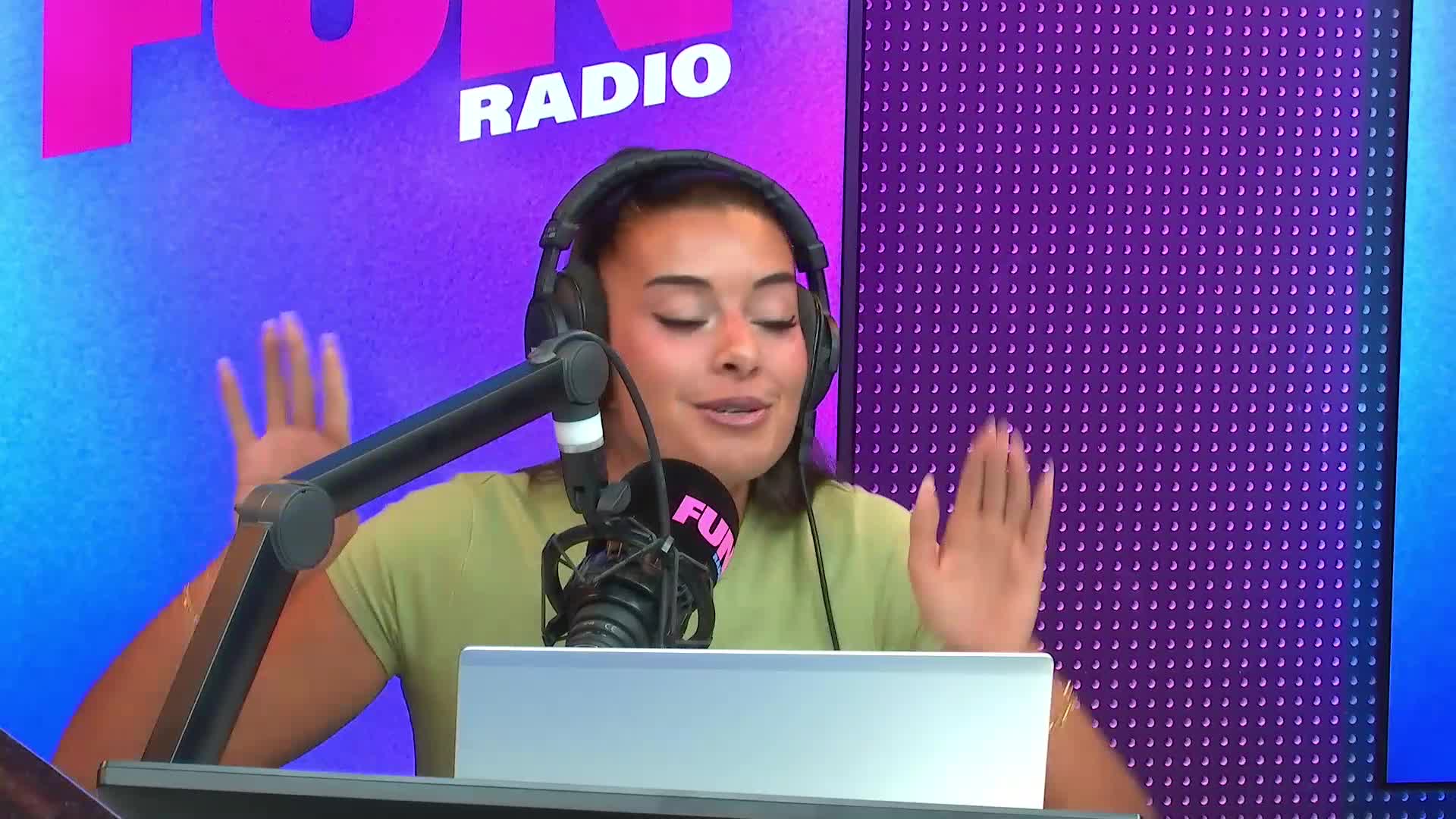 La maman d'Ivan se trompe et oublie de l'écouter pour son 1er jour episode artwork