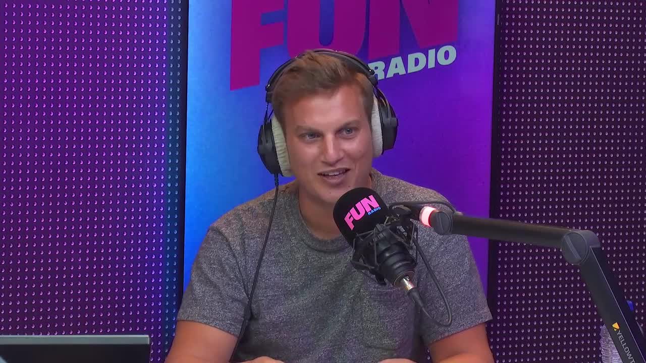 Le journaliste Jim Nejman apprend qu'il devient parrain en direct episode artwork
